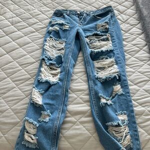 Fasion Nova Mom ripped Jeans